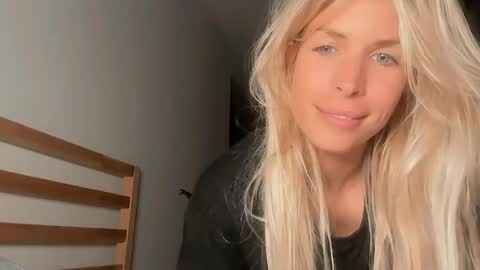 mer_kel online show from April 17, 2026, 10:24 pm