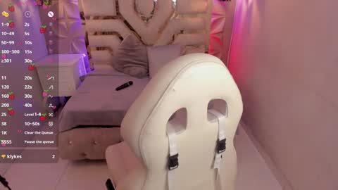Snapshot of meraki_fraise chatting on January 22, 2025, 11:53 pm online show from January 22, 2025, 11:53 pm