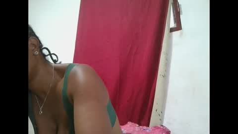 meraldaaaa online show from October 1, 2025, 5:57 am