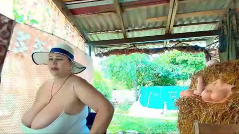 Snapshot of merelin_gold chatting on July 20, 2026, 9:01 am SOPHIE is the queen of squirt online show from July 20, 2026, 9:01 am