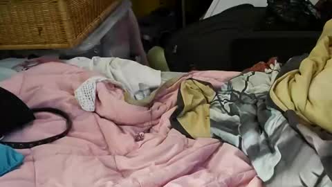 gurlnips online show from December 15, 2024, 10:07 am