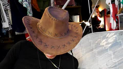 gurlnips online show from December 16, 2024, 11:33 am