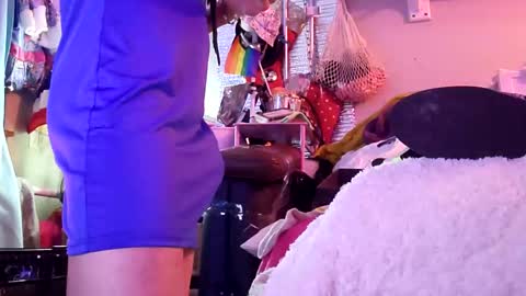 gurlnips online show from January 18, 2025, 3:42 am