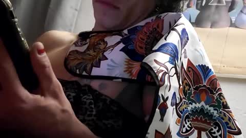 gurlnips online show from January 26, 2025, 12:43 pm