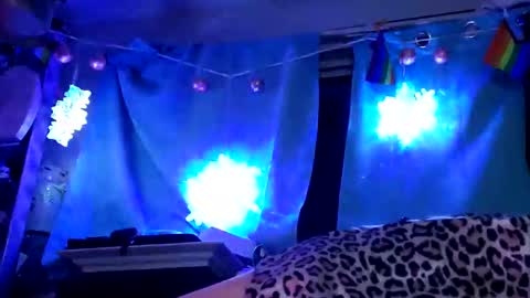 gurlnips online show from January 27, 2025, 8:51 am