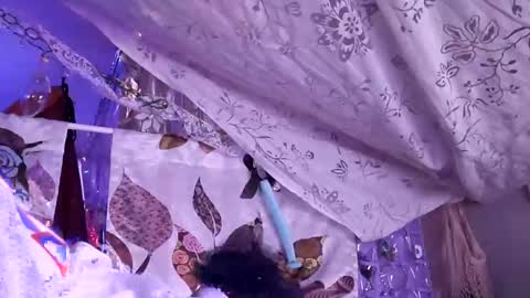 gurlnips online show from February 25, 2025, 1:17 pm