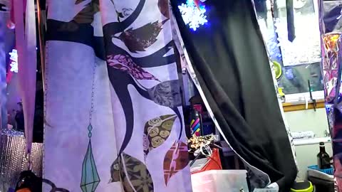 gurlnips online show from March 6, 2025, 9:58 am