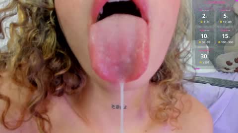 Snapshot of merida_85 chatting on December 19, 2024, 1:39 am TANIA online show from December 19, 2024, 1:39 am