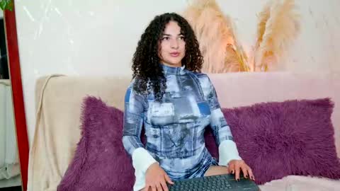 Merida Bell online show from June 3, 2026, 8:25 pm