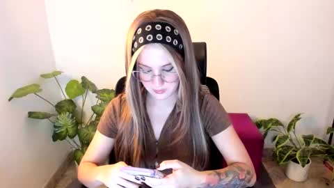 laura 3 i am independent model online show from October 12, 2025, 2:21 am