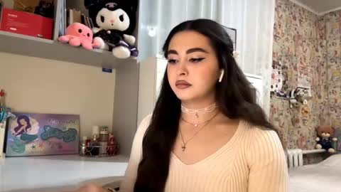 Enni online show from November 12, 2025, 4:18 pm