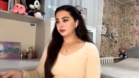 Enni online show from November 13, 2025, 6:18 pm