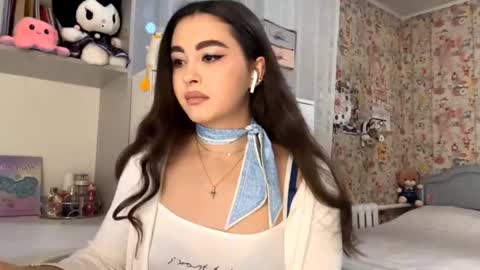 Enni online show from November 23, 2025, 2:17 pm