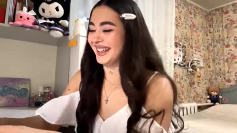 Enni online show from December 2, 2025, 6:03 pm