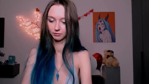 mermaidvibestides online show from March 18, 2026, 6:55 pm