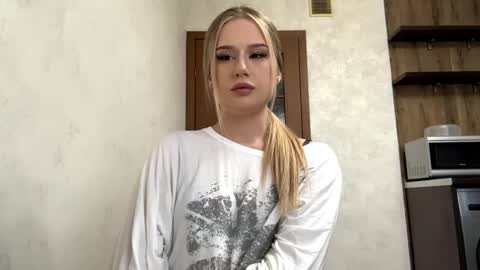 Snapshot of merrileesmoldt chatting on May 29, 2026, 12:14 pm Stefani online show from May 29, 2026, 12:14 pm