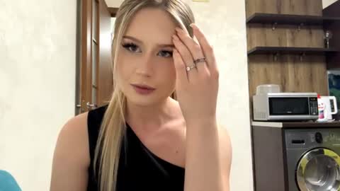Snapshot of merrileesmoldt chatting on June 28, 2026, 1:28 pm Stefani online show from June 28, 2026, 1:28 pm