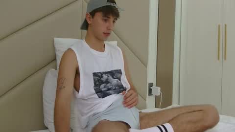 Snapshot of merry_mark chatting on June 6, 2026, 4:06 am Mark online show from June 6, 2026, 4:06 am