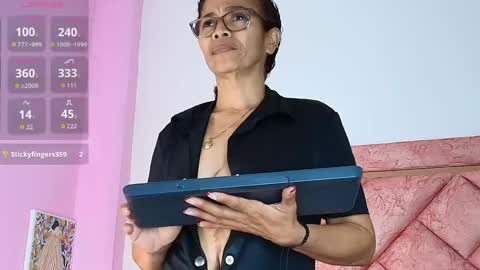 Snapshot of merybeks chatting on May 4, 2026, 10:44 am Mery Beks online show from May 4, 2026, 10:44 am