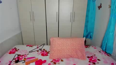 metisha_suhi online show from February 17, 2025, 1:32 pm