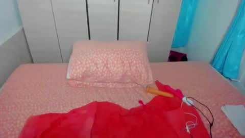 metisha_suhi online show from February 22, 2025, 5:02 pm