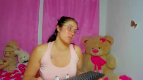 metisha_suhi online show from September 19, 2025, 1:56 pm