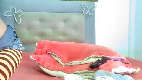 mew_alix online show from February 9, 2026, 2:10 pm