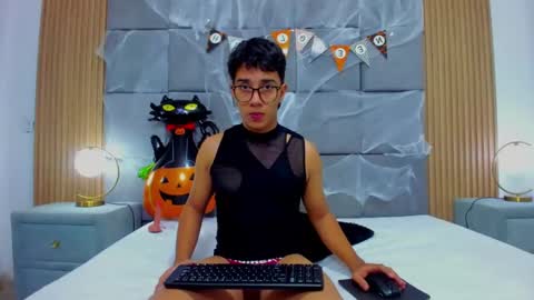 mexwilliams online show from November 1, 2025, 12:29 pm