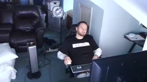 Snapshot of mfdoom6stax chatting on January 15, 2026, 12:43 pm LockedOutNaked online show from January 15, 2026, 12:43 pm