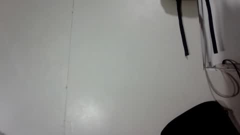 pretty online show from September 17, 2025, 3:03 pm