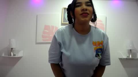 Snapshot of mia18_queen chatting on December 7, 2024, 12:24 pm mia18_queen online show from December 7, 2024, 12:24 pm