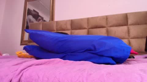 Emi online show from February 4, 2025, 1:23 am