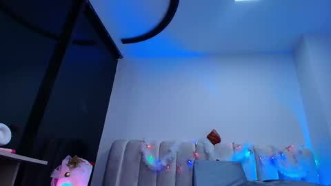 Emi online show from December 16, 2025, 7:19 pm