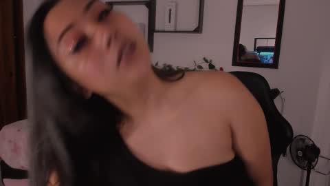 Mia zoe online show from September 29, 2025, 6:13 pm