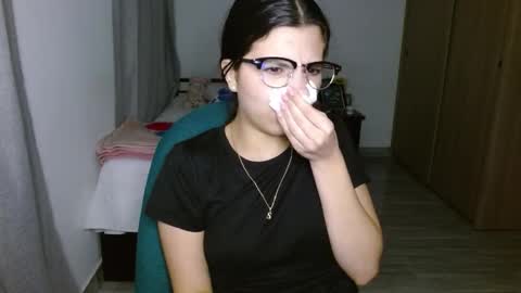 Mia online show from November 7, 2025, 3:28 am