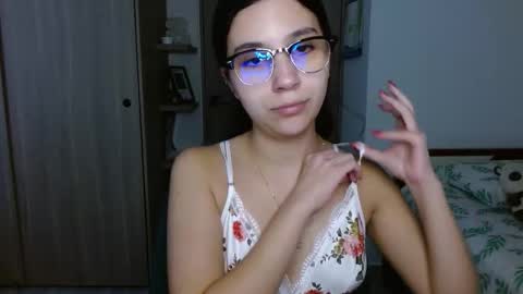 Mia online show from December 4, 2025, 2:10 am