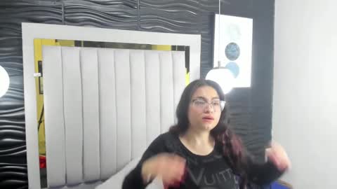 Dreams Couple online show from January 8, 2025, 1:11 am