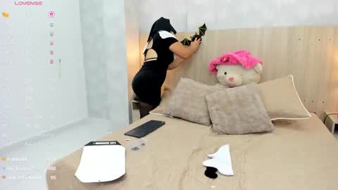 Mia Aristizabal online show from October 30, 2025, 11:33 am