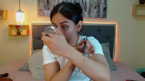 M I A  A Y R A online show from December 20, 2025, 4:14 pm