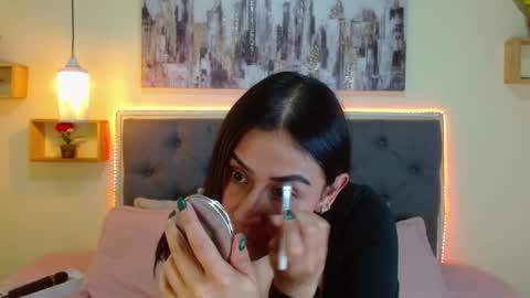 M I A  A Y R A online show from January 7, 2026, 4:31 pm