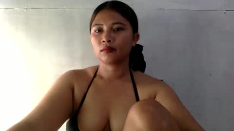 Snapshot of mia_bella04 chatting on February 21, 2026, 2:23 am mia_bella04 online show from February 21, 2026, 2:23 am