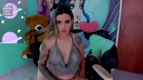 Snapshot of mia_bigtits_17 chatting on May 9, 2026, 7:19 pm Mia online show from May 9, 2026, 7:19 pm