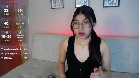 Mia  online show from November 5, 2025, 4:45 am