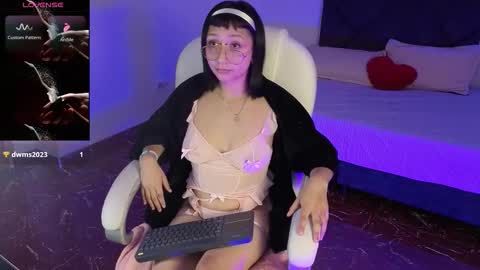 mia online show from February 9, 2026, 5:00 am