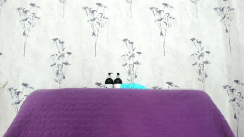 Mia  online show from January 3, 2025, 12:08 pm