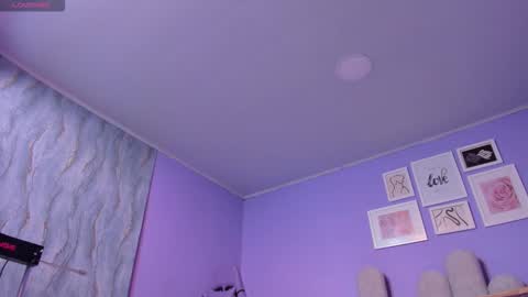 mia online show from October 21, 2025, 11:22 am