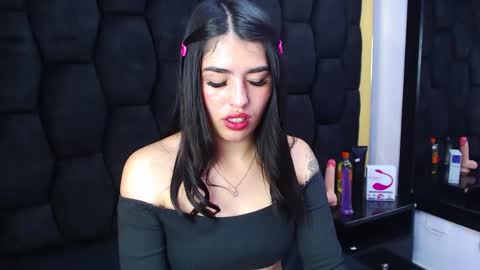 mia_charlothe online show from February 1, 2025, 7:05 am