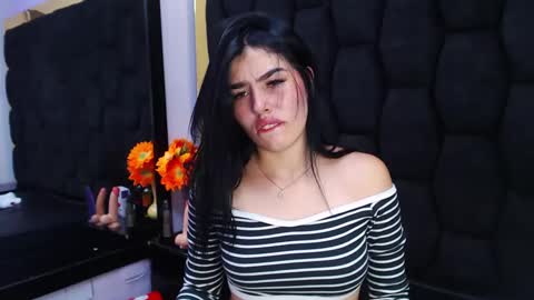 mia_charlothe online show from February 13, 2025, 5:22 pm