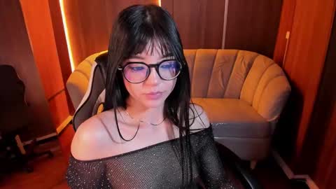 mia_collins_b online show from November 9, 2025, 1:04 am