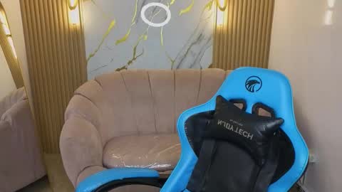 mia_collins_b online show from November 29, 2025, 1:58 pm